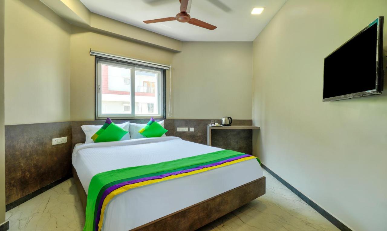 Treebo Sriz Cozy Seethamadhara Visakhapatnam Buitenkant foto