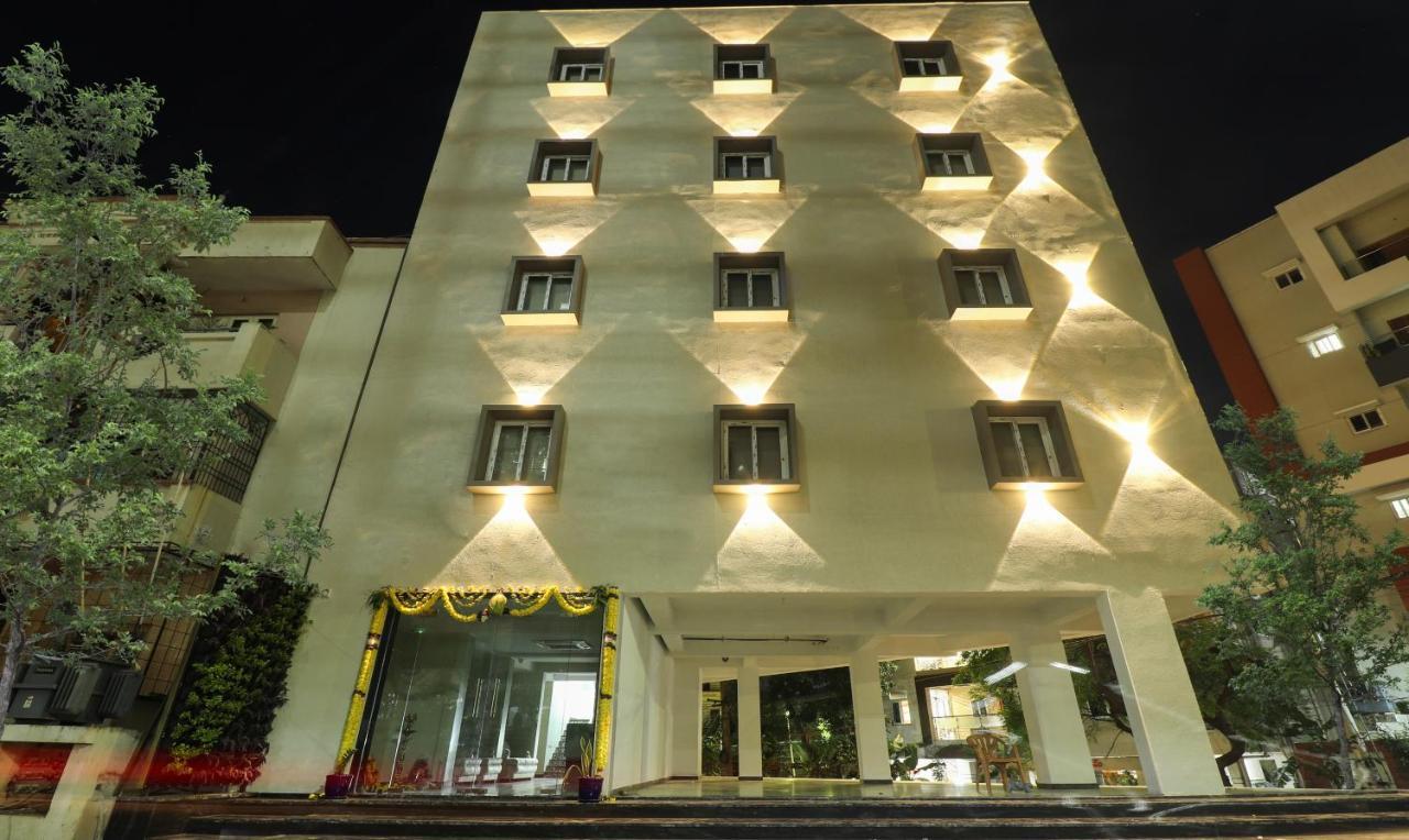Treebo Sriz Cozy Seethamadhara Visakhapatnam Buitenkant foto